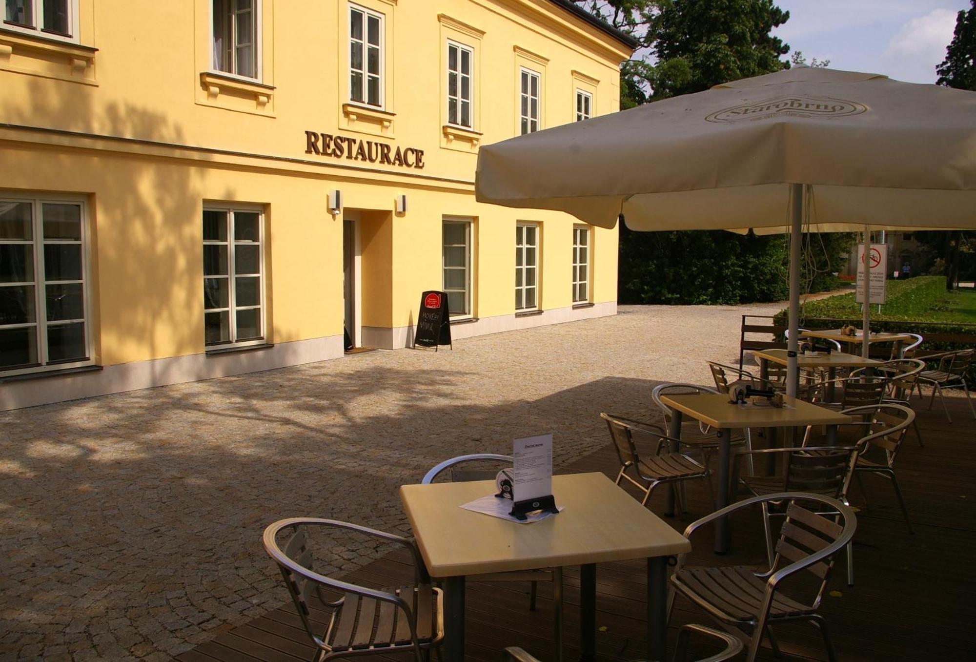 Zamecky Hotel Lednice Exterior foto